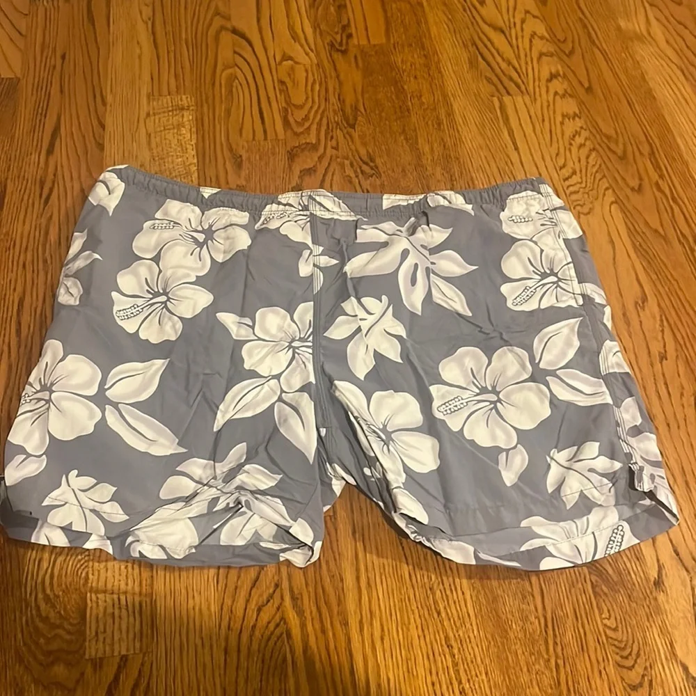 Tommy Bahama Men’s Grey Flower Swim Trunks Size XL